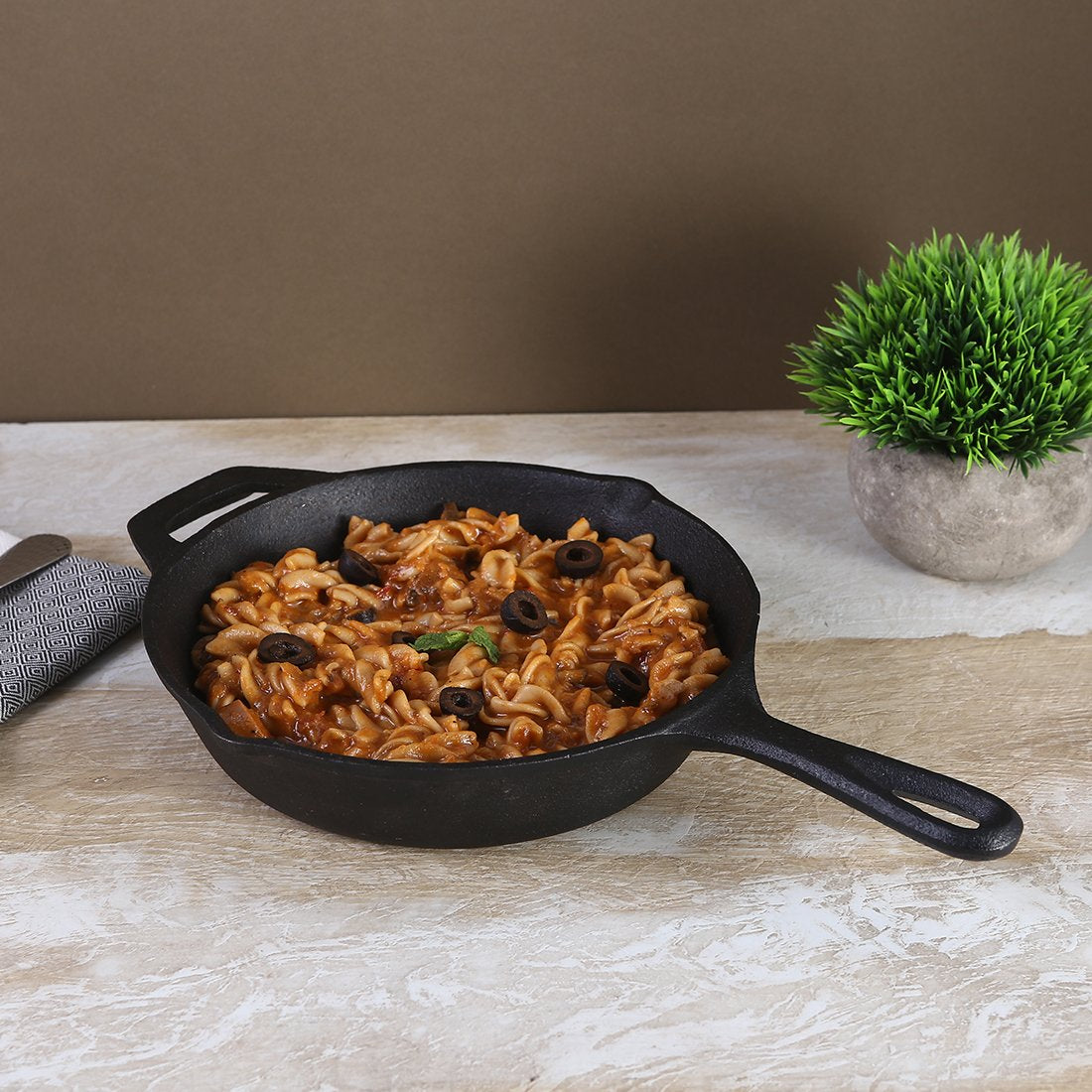 Wonderchef Forza- Pre Seasoned cast Iron Fry Pan 24 cm 2.5L